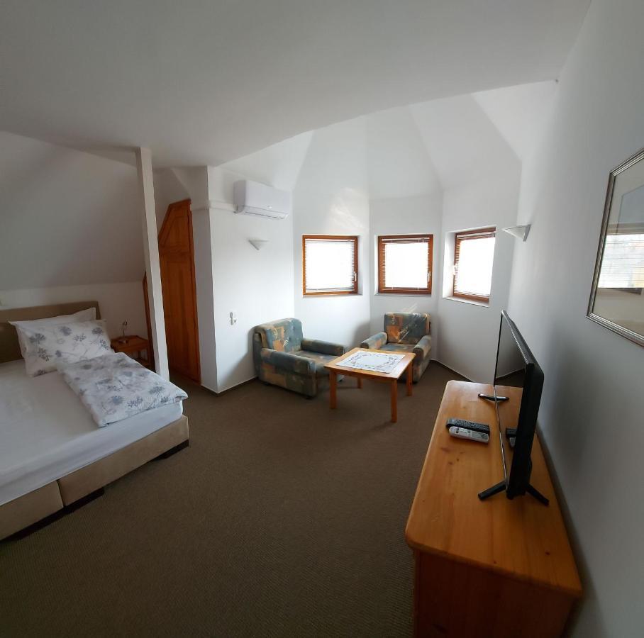 Emil Porta Otel Balatongyörök Dış mekan fotoğraf